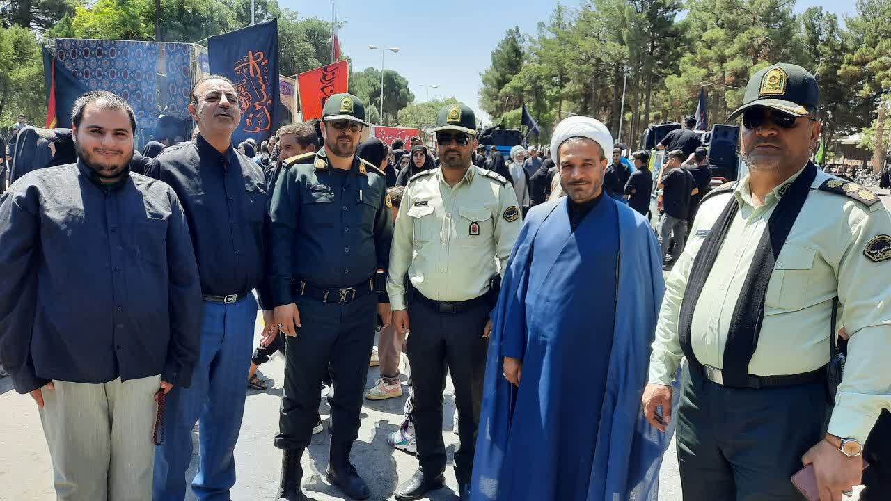 حضور نظامی ها و روحانیون در مراسم اربعین
