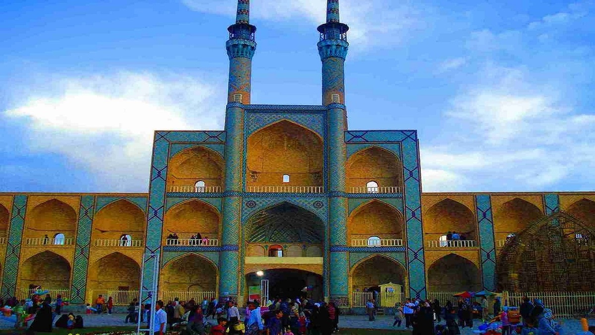 نخستین مسجد دو طبقه جهان اسلام، نگینی در دل کویر ایران + فیلم