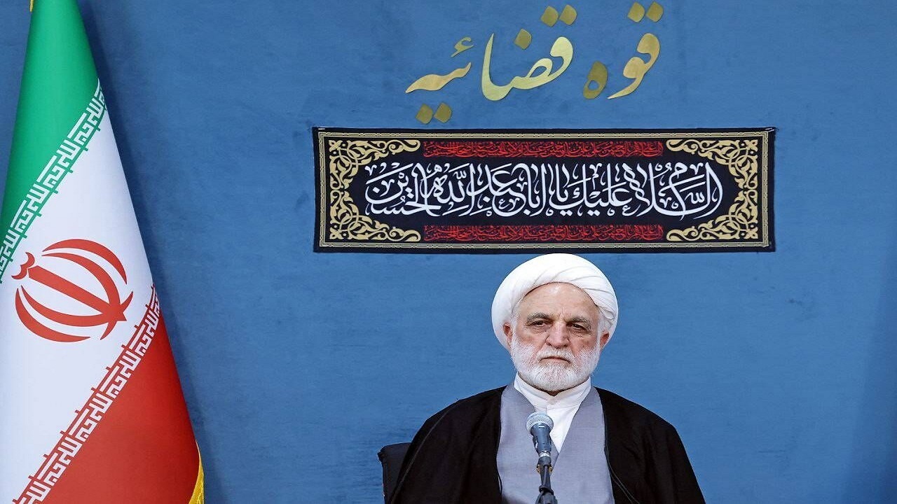 با حفظ حریم و مقررات در کنار دولت چهاردهم خواهیم بود