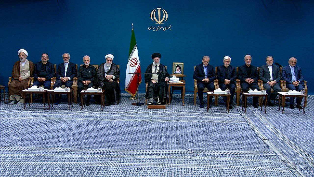رهبر انقلاب: آقای رئیس‌جمهور برای انتخاب وزیران با من مشورت کردند