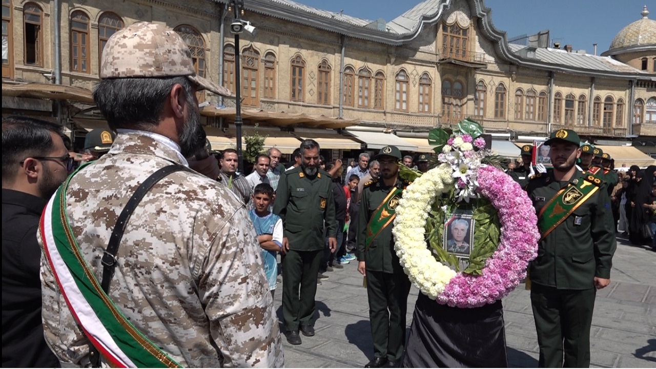 پیکر مطهر جانباز ۷۰ درصد همدانی در میدان امام خمینی (ره) تشییع شد