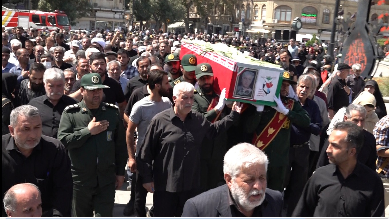 پیکر مطهر جانباز ۷۰ درصد همدانی در میدان امام خمینی (ره) تشیع شد