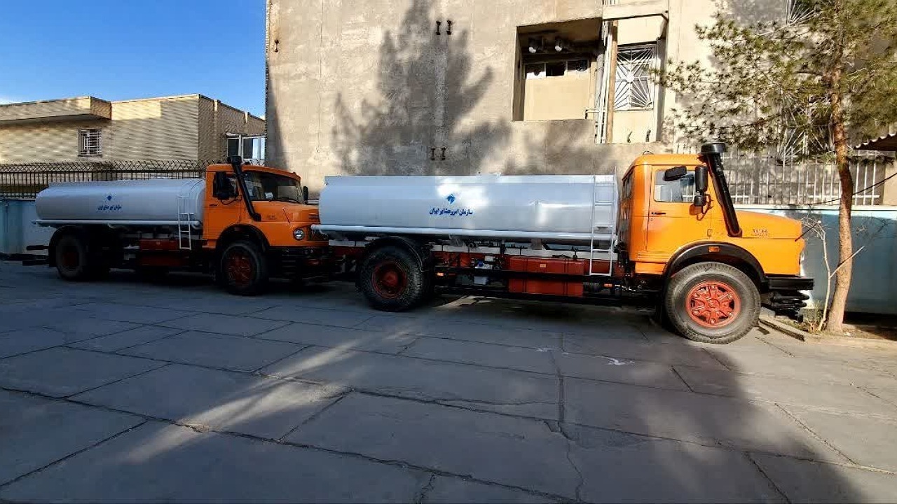 تانکر‌های سیار به اتراقگاه‌های عشایری سیستان وبلوچستان آبرسانی می‌کنند