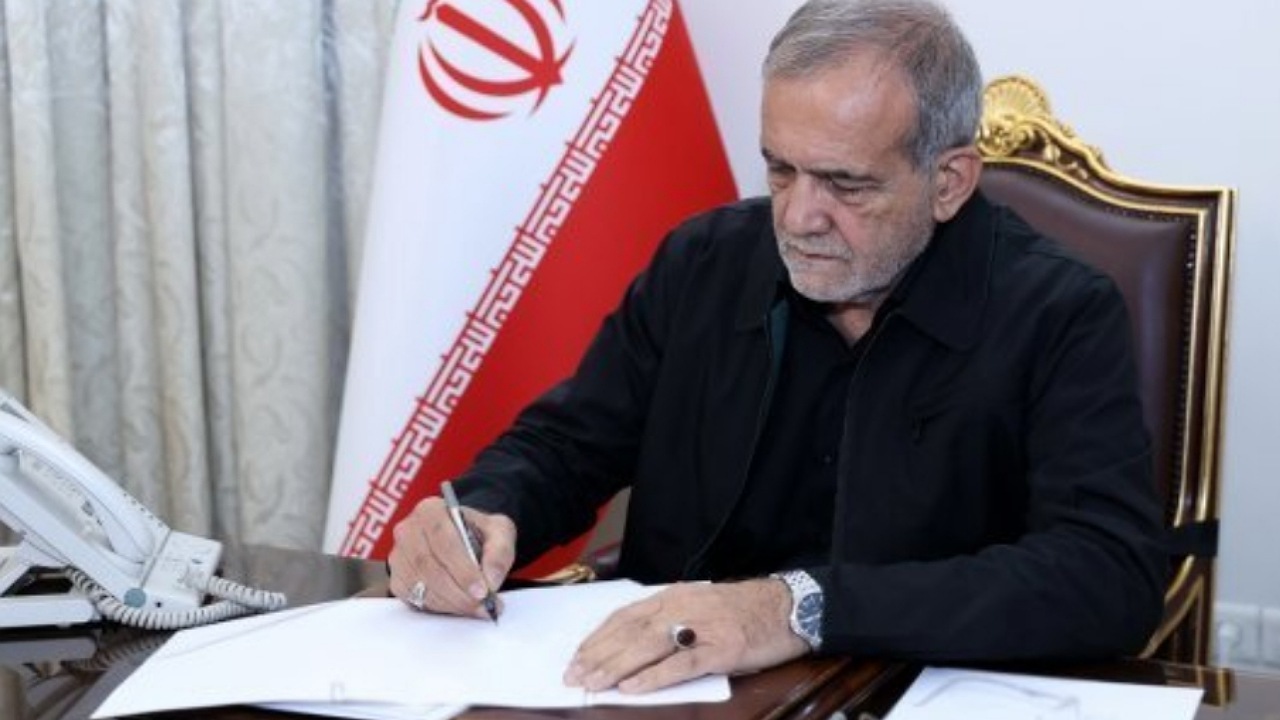 پیام تسلیت پزشکیان در پی درگذشت مادر شهیدان حاجیشاه