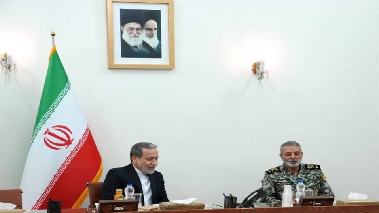 دیدار فرمانده کل ارتش با وزیر امور خارجه