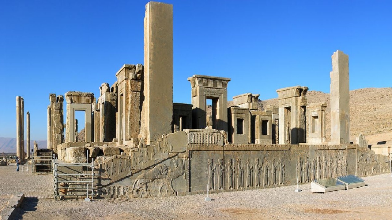 ارگ پارسه، یکی از پر رمز و راز ترین بنا های تاریخی ایران + فیلم