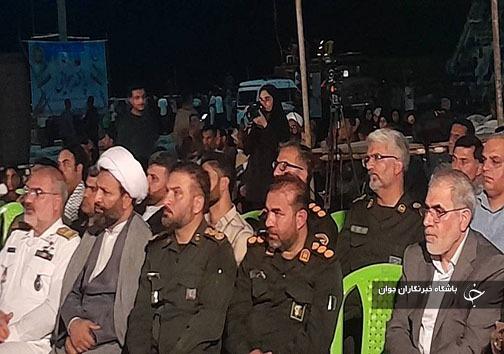 گشایش نمایشگاه هفته دفاع مقدس در کنار آب&zwnj;های نیلگون خلیج فارس+ عکس
