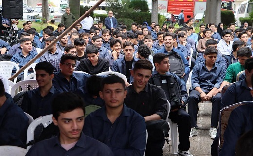 آیین نمادین نواختن زنگ مهر و ایثار در دبیرستان ماندگار شهید بهشتی رشت