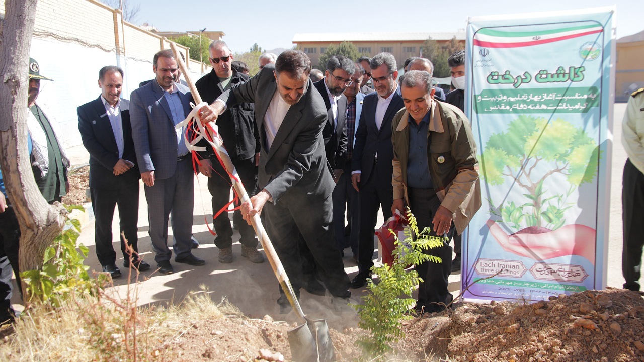 کاشت درخت همزمان با بازگشایی مدارس+ تصاویر