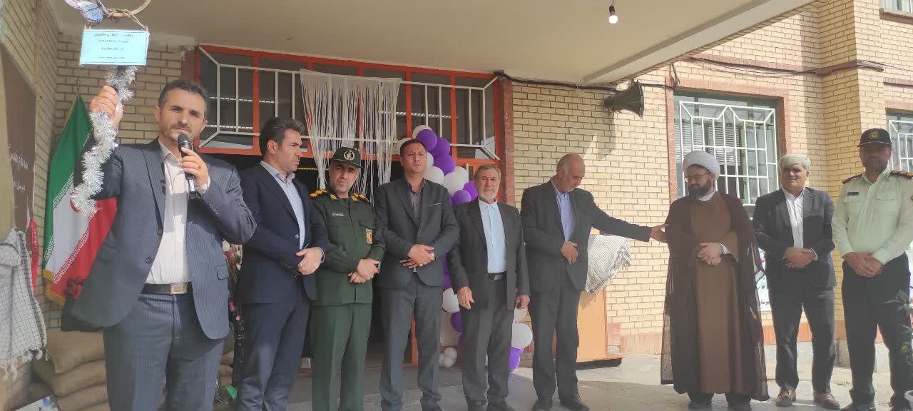 نواختن زنگ مدرسه نواختن زنگ مدرسه