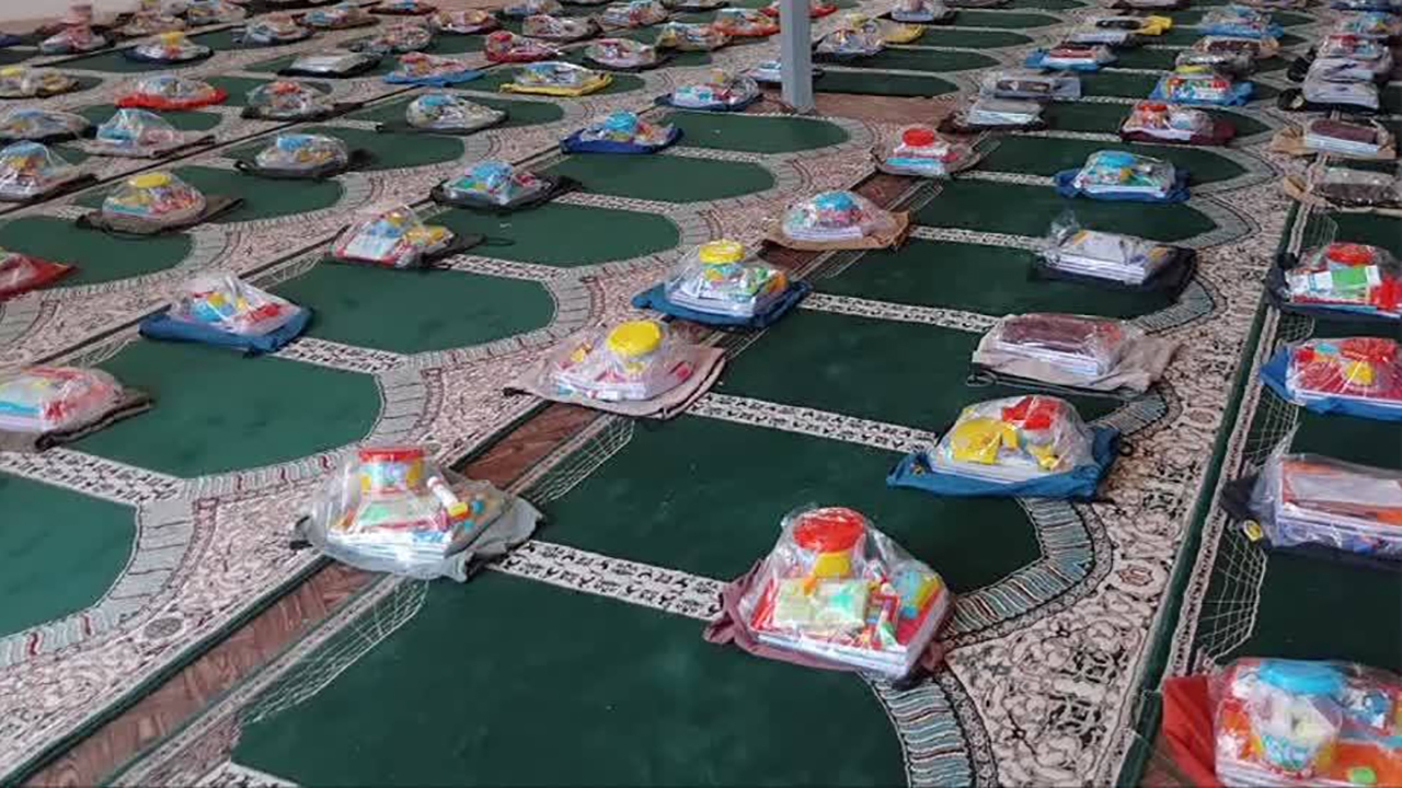 توزیع ۲۰۰ بسته لوازم التحریر در نرماشیر 