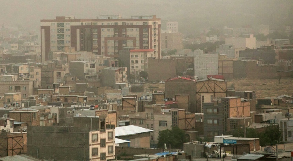 آسمان اغلب مناطق استان زنجان غبارآلود است