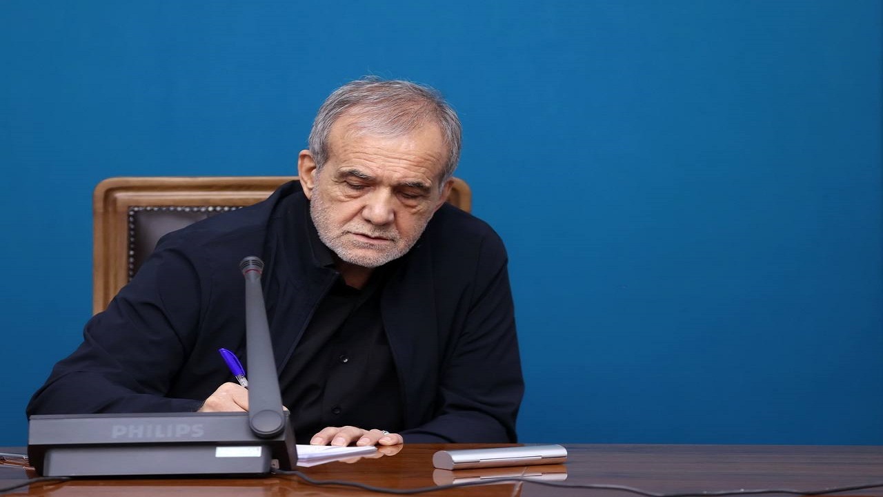 بر سر عزت و غرور ملت ایران با کسی شوخی نداریم/ گنبد آهنین ادعایی از شیشه شکننده‌تر است