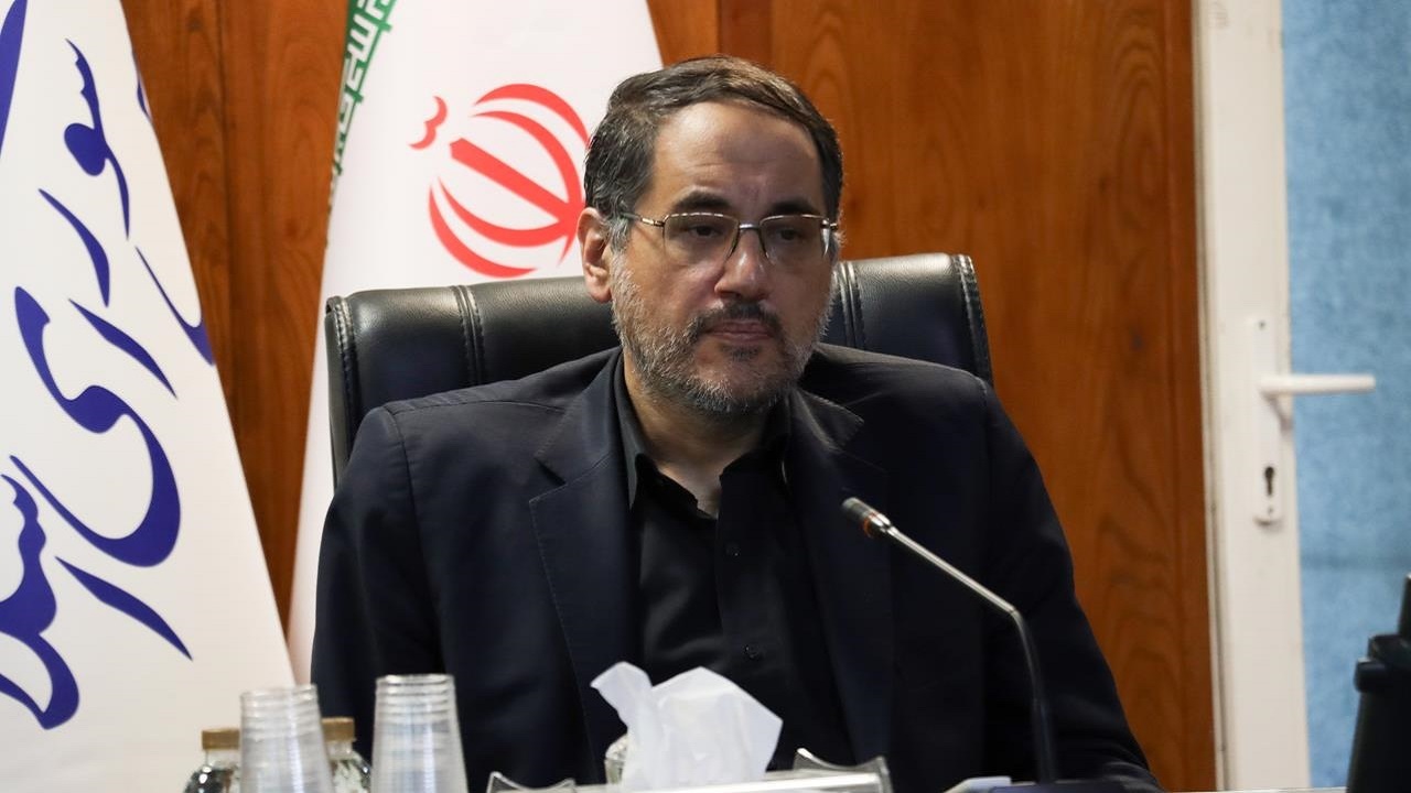 مشکلات کشور با نسخه‌های وارداتی حل نمی‌شود