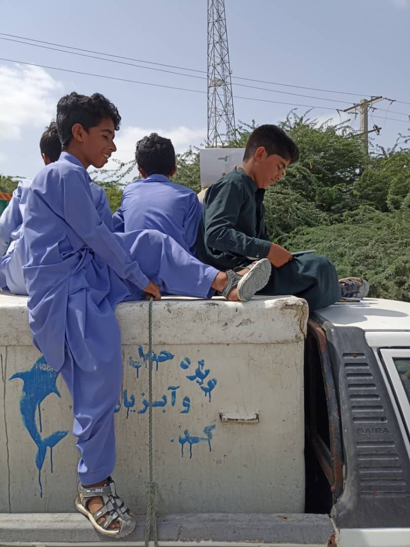 کمبود سرویس مدارس برخی از دانش آموزان روستای بیزسفلی را به دردسر انداخت