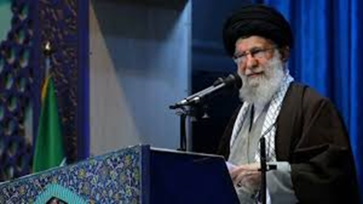 برخی از افراد دیروز برای اولین بار به نماز جمعه آمدند + فیلم