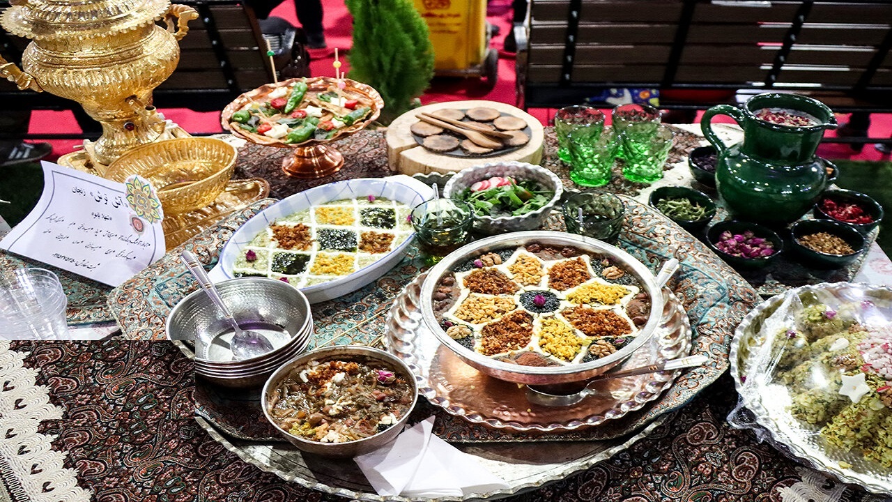 جشنواره ملی آش در زنجان میزبان اقوام مختلف ایران