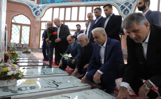 ادای احترام وزیر کشور به مقام شامخ شهیدان+عکس