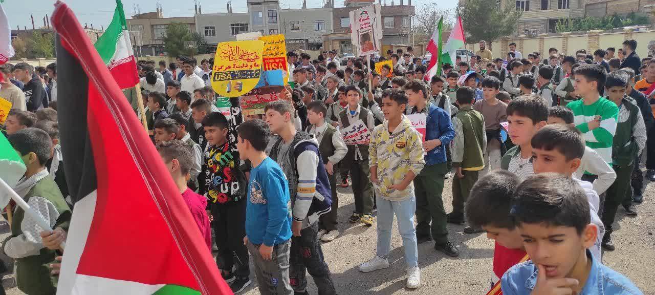 تجمع دانش آموزان برای حمایت از فلسطین