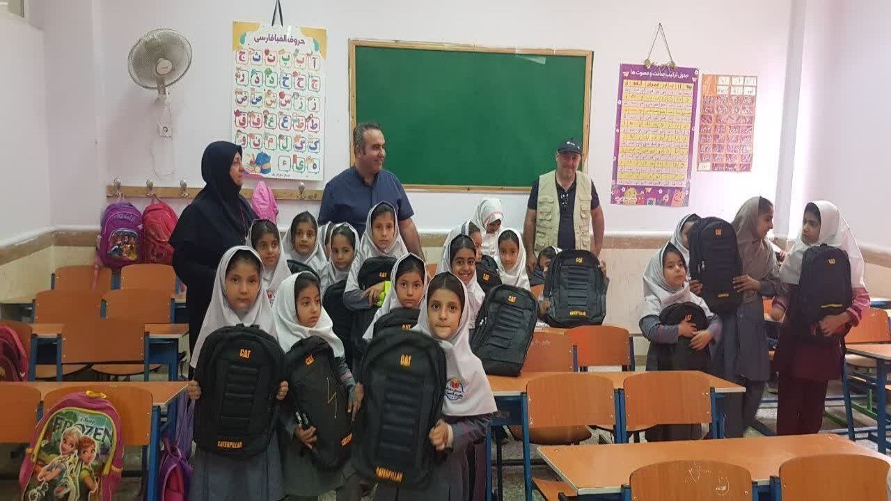 توزیع بسته های معیشتی به اتباع خارجی در استان گلستان