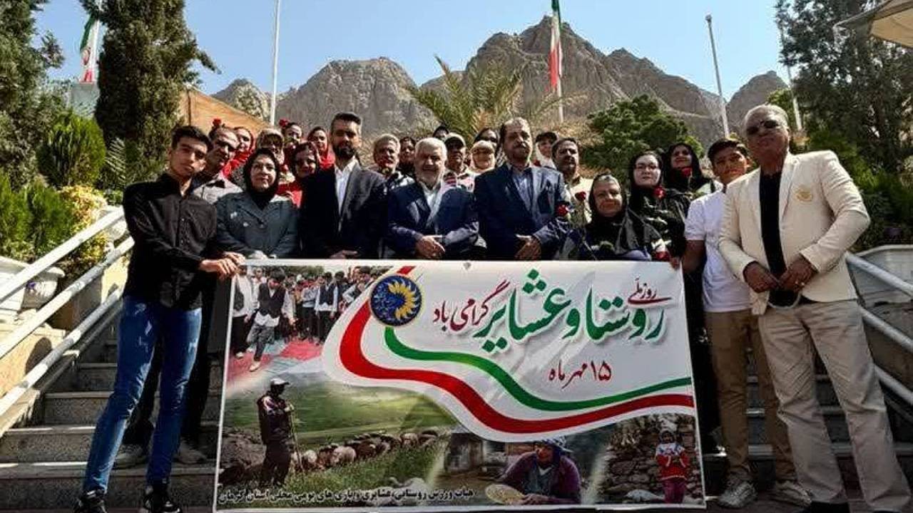 غبارروبی گلزار شهدای کرمان به مناسبت روز روستا و عشایر