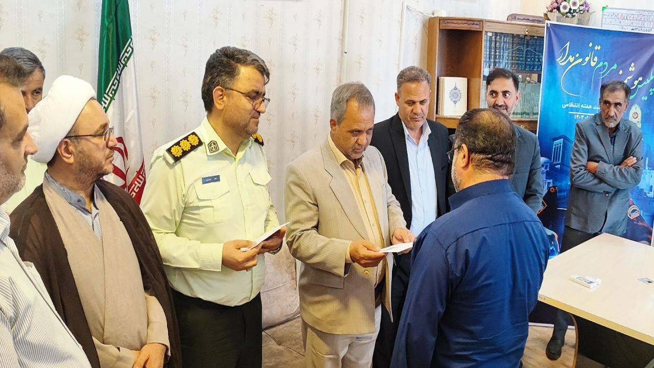 تجلیل از پیشکسوتان انتظامی سیرجان در آیین ویژه هفته انتظامی
