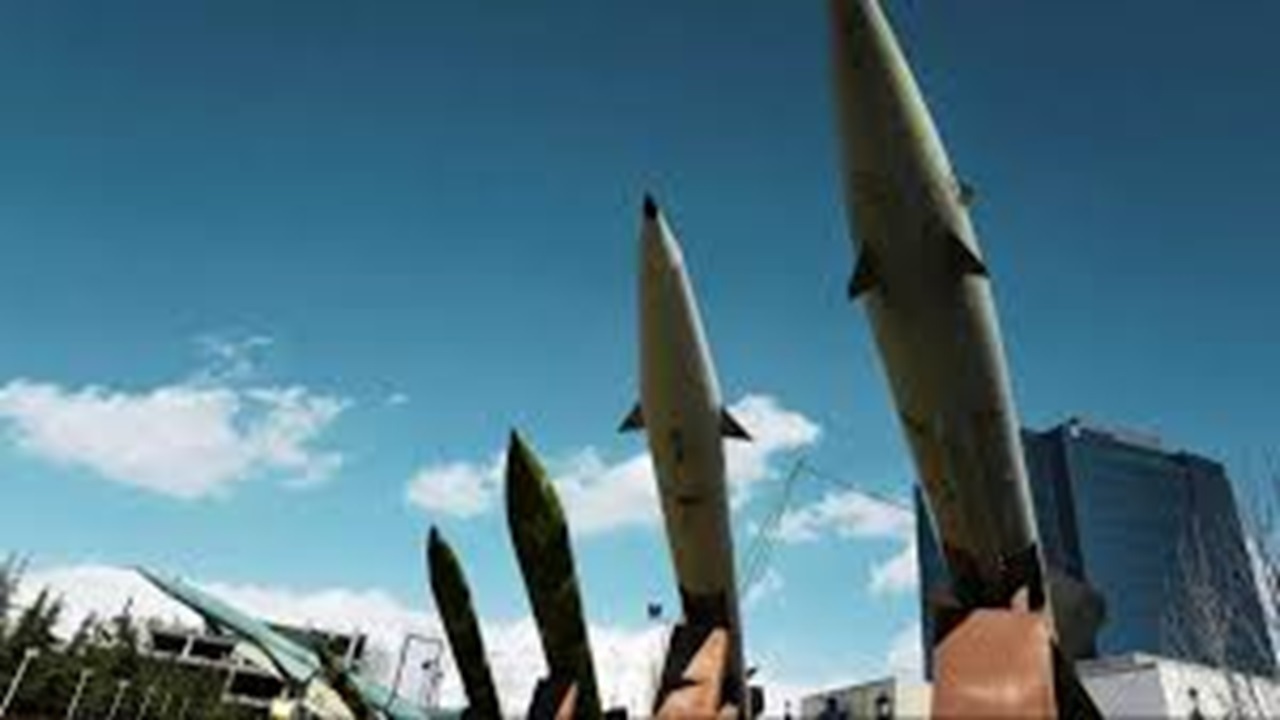انتقال قطعات موشک‌های ایران به یکی از پایگاه‌های اسرائیل+ فیلم