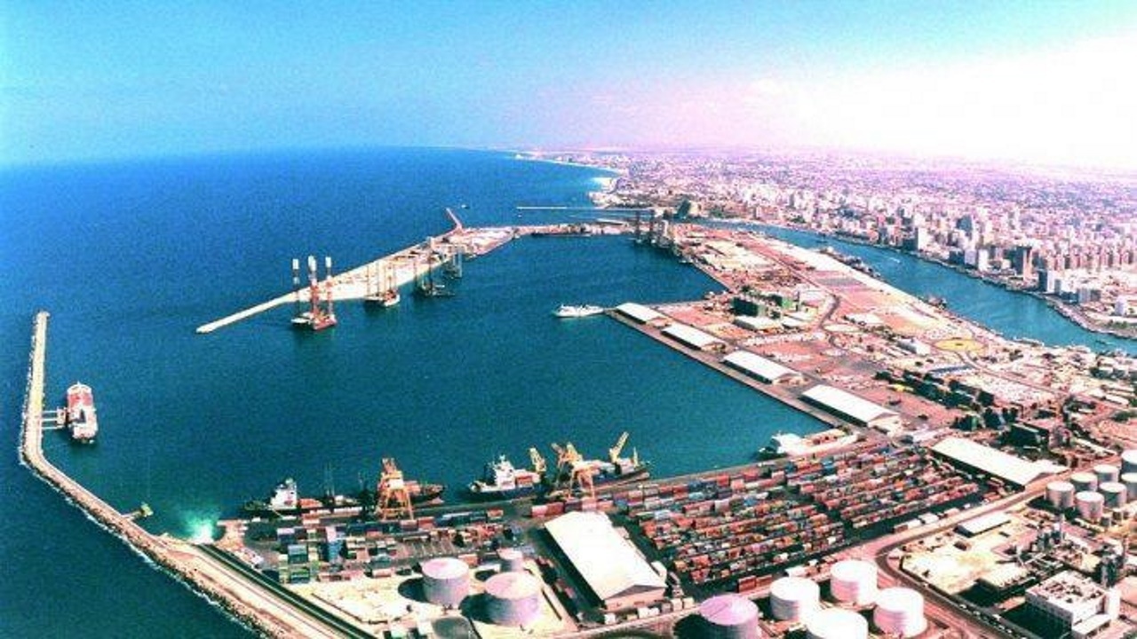 تسهیل صدور مجوز‌ها و جذب سرمایه‌گذاری خارجی در مناطق آزاد
