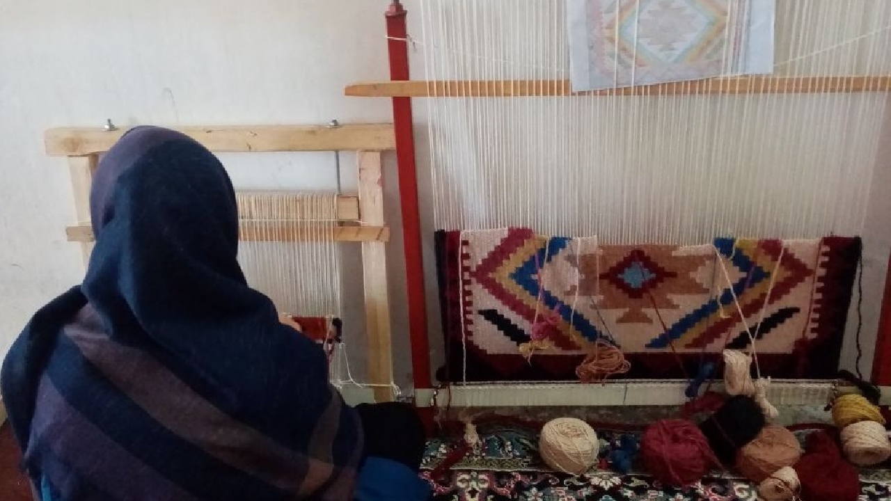 ایذه قابلیت مطرح شدن به عنوان شهر جهانی گلیم‌بافی را دارد
