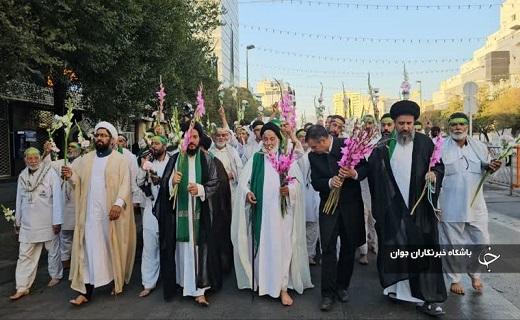 ورود کاروان پیاده بیت الرضا بافق به حرم امام رضا (ع)+عکس