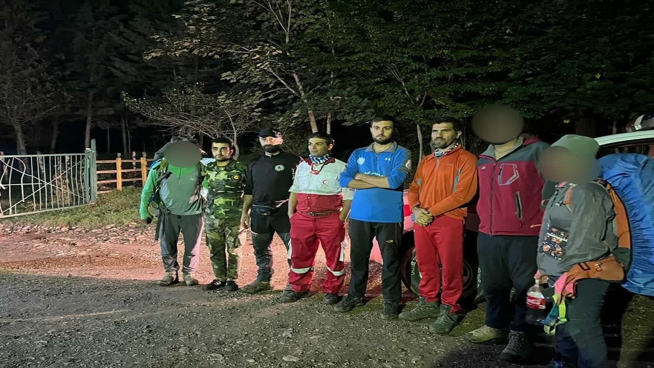 نجات ۳ طبیعت‌گرد مفقود شده در منطقه خِرونرو سوادکوه + فیلم