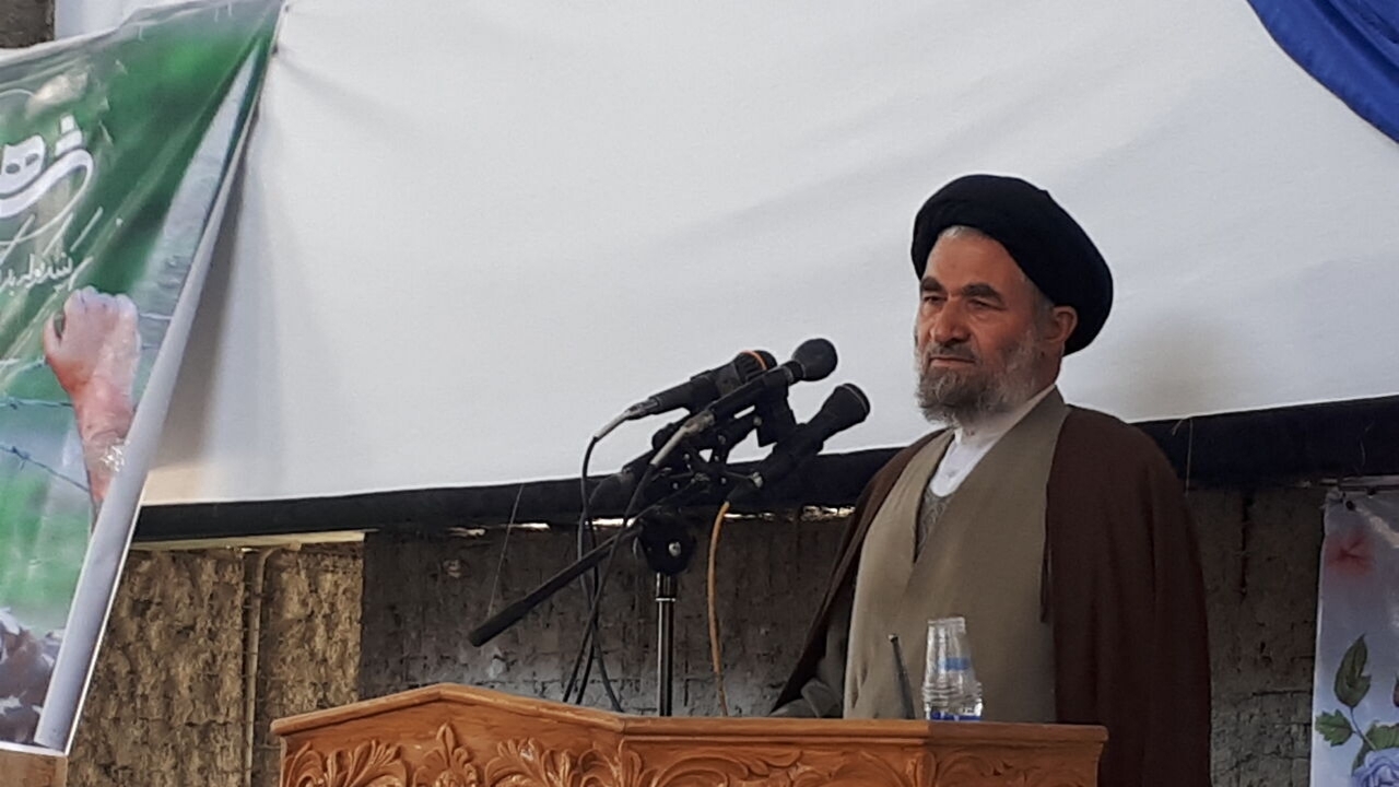حضور رهبر معظم انقلاب در نماز جمعه موجب وحشت دشمنان شد