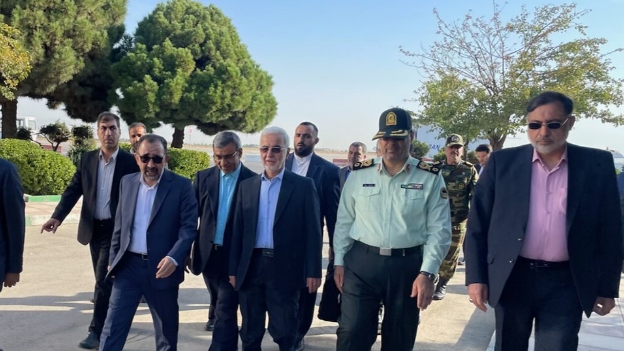 وزیر کشور وارد فرودگاه مشهد شد