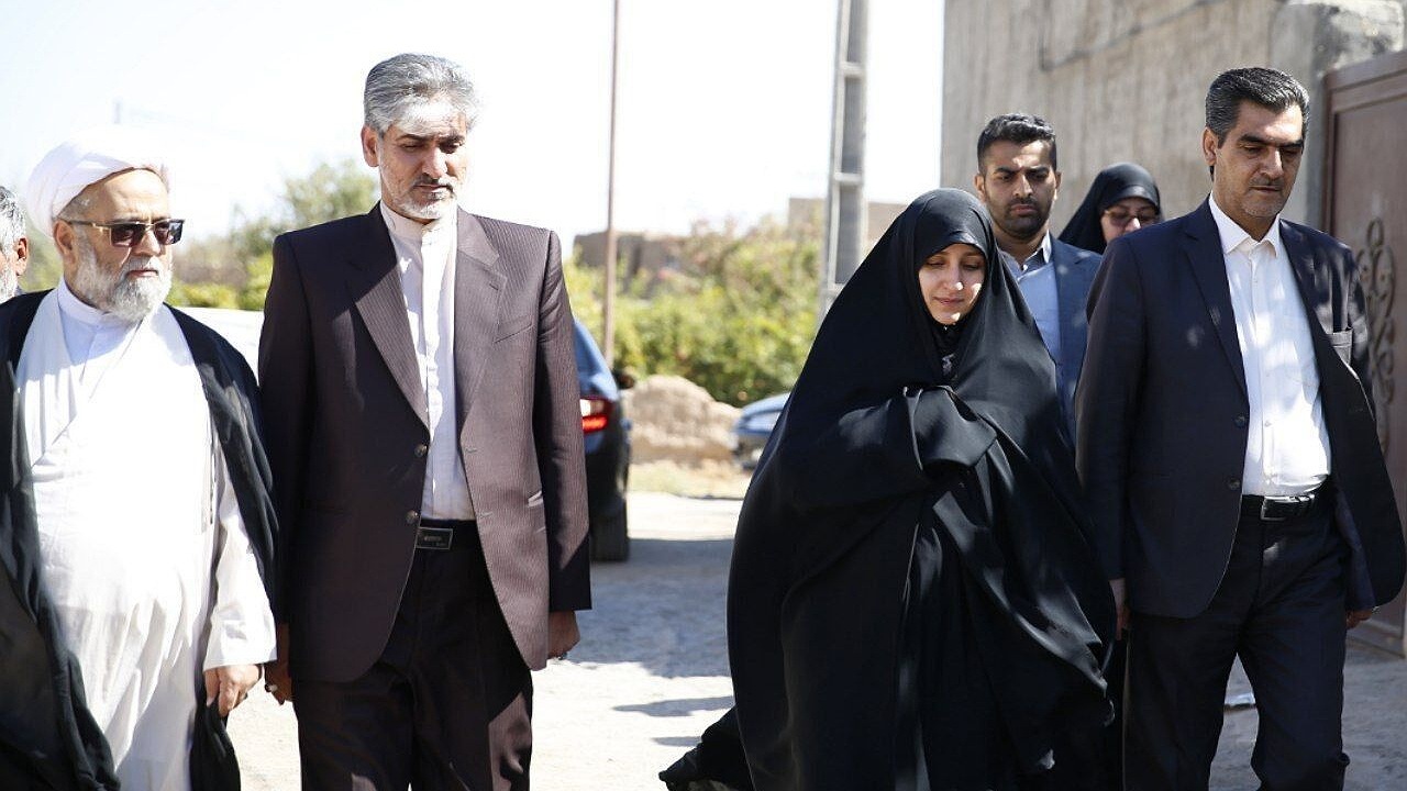 دلجویی معاون رئیس‌جمهور از خانواده‌ جانباختگان انفجار معدن طبس
