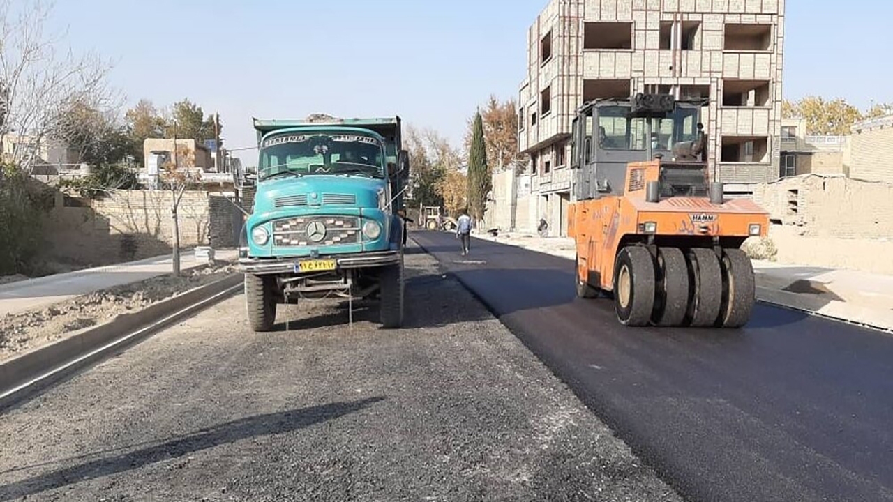 زیرسازی و آسفالت۳۵۰ کیلومتر راه روستایی در هرمزگان