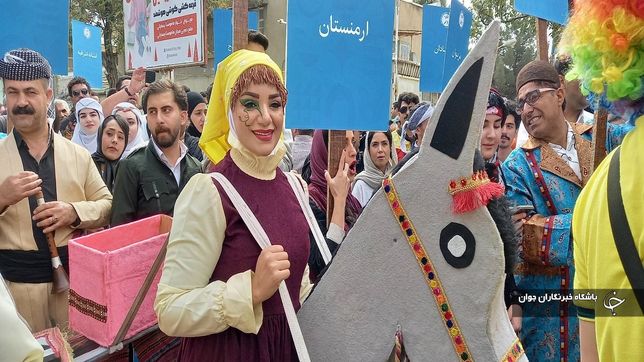 افتتاحیه هفدهمین جشنواره بین المللی تئاتر خیابانی مریوان