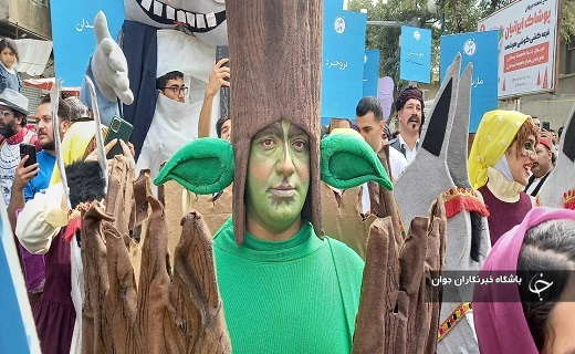 اولین روز از هفدهمین جشنواره بین المللی تئاتر خیابانی مریوان