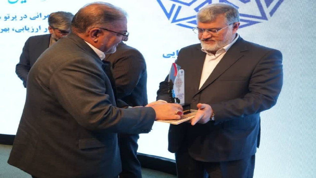 انتخاب فرماندار و شهردار خوی به عنوان مدیران نمونه استان آذربایجان غربی انتخاب فرماندار و شهردار خوی به عنوان مدیران نمونه استان آذربایجان غربی