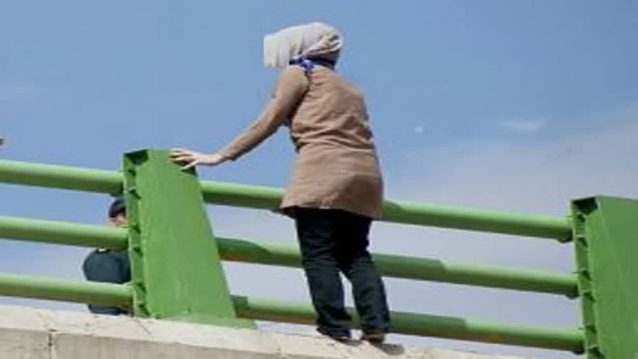 نجات دختر جوان از خودکشی در ساری + فیلم