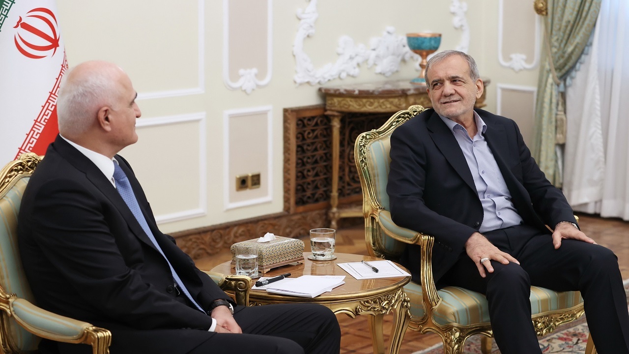 پزشکیان: ایران از گسترش روابط با جمهوری آذربایجان استقبال می‌کند
