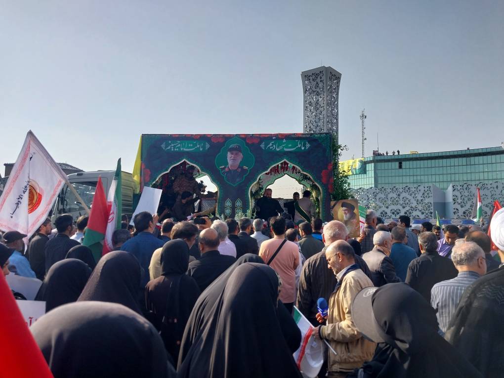 تشییع پیکر سردار نیلفروشان
