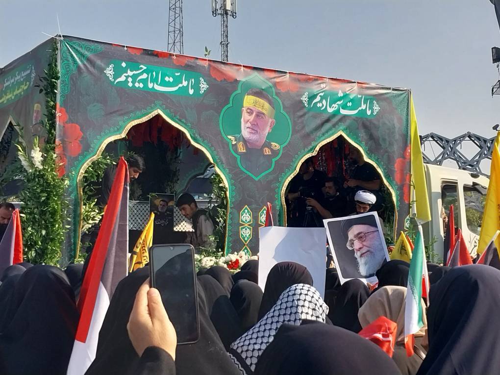 تشییع پیکر سردار نیلفروشان