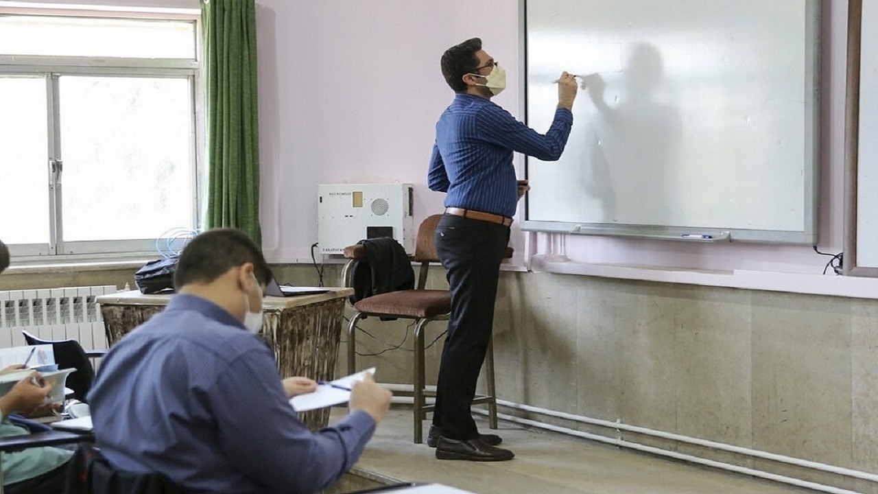 کمبود معلم در برخی از دبیرستان‌های بوشهر از زبان شهروند خبرنگار