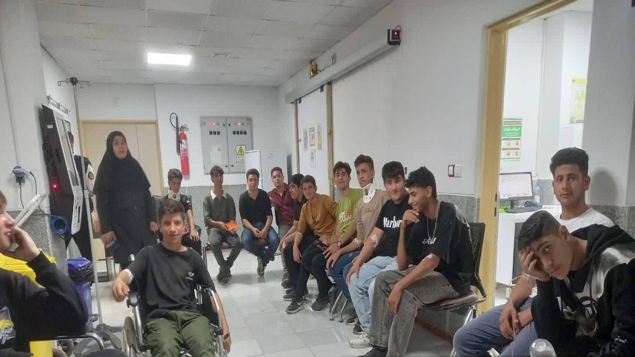 واژگونی مینی بوس حامل دانش آموزان سملقان