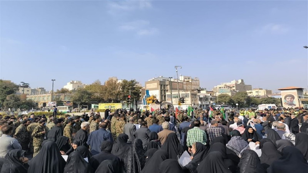 وداع مردم مشهد با پیکر شهید نیلفروشان؛ مشتاقان همپای حاج عباس شدند