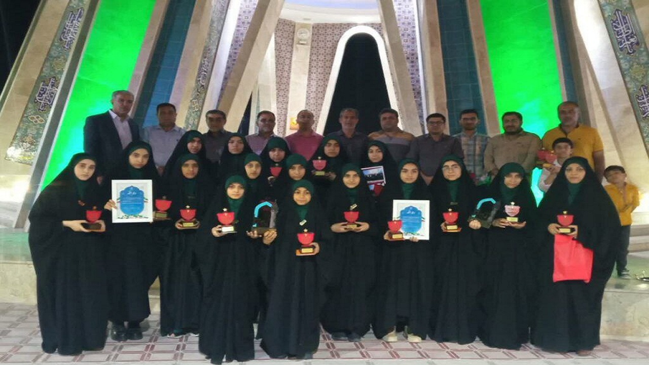 مراسم تجلیل از گروه سرود دختران لارستان در قالب تصویر