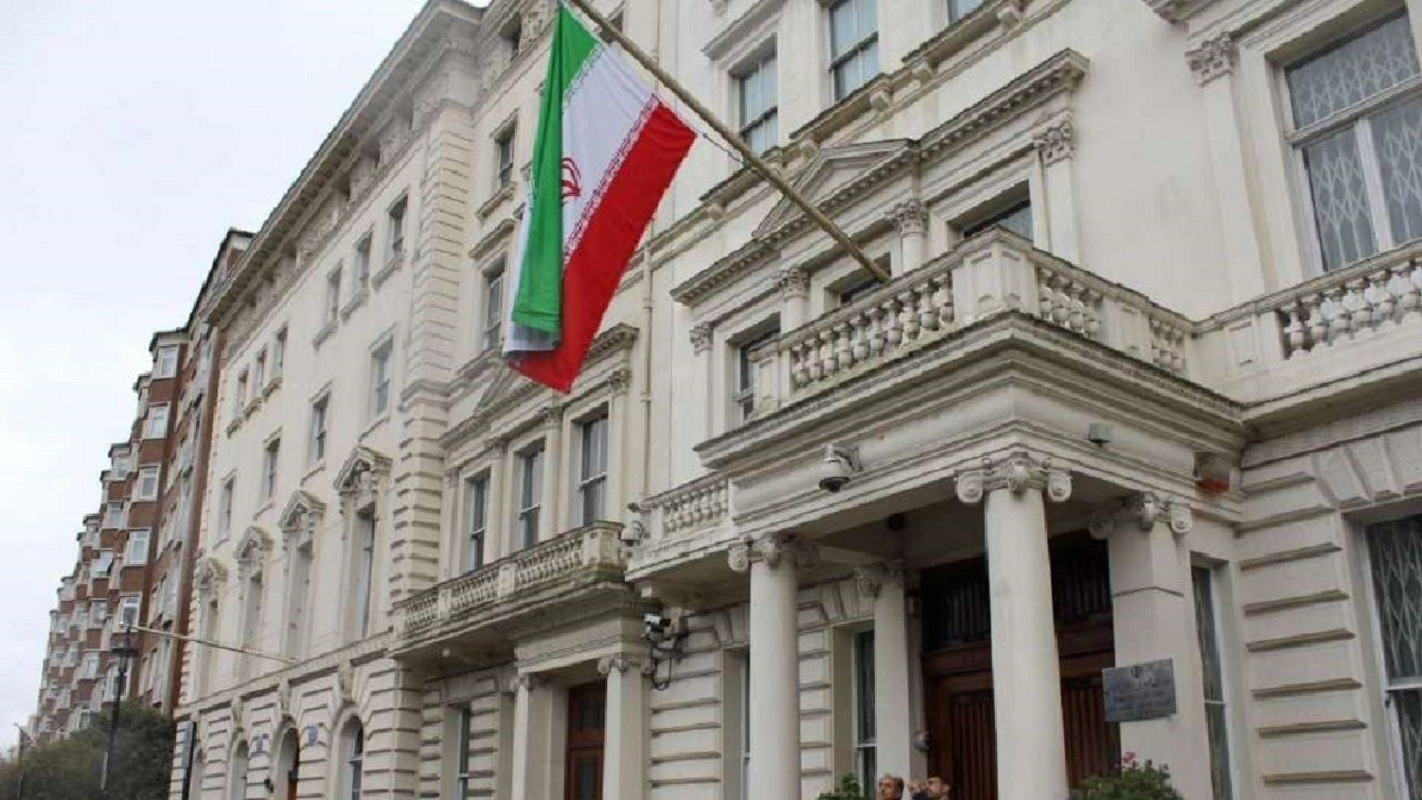 ایران افتخار می‌کند که در سمت درست تاریخ ایستاده است