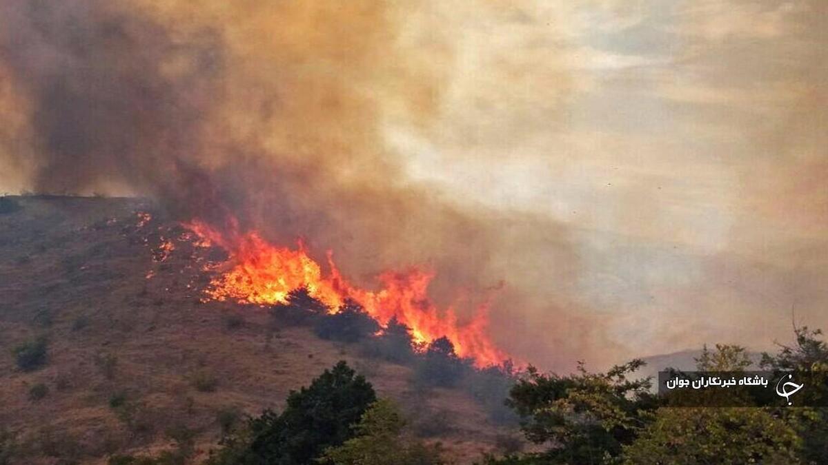 باشگاه خبرنگاران -۱۰ هکتار از مراتع روستای گاومیشان بوکان طعمه حریق شد