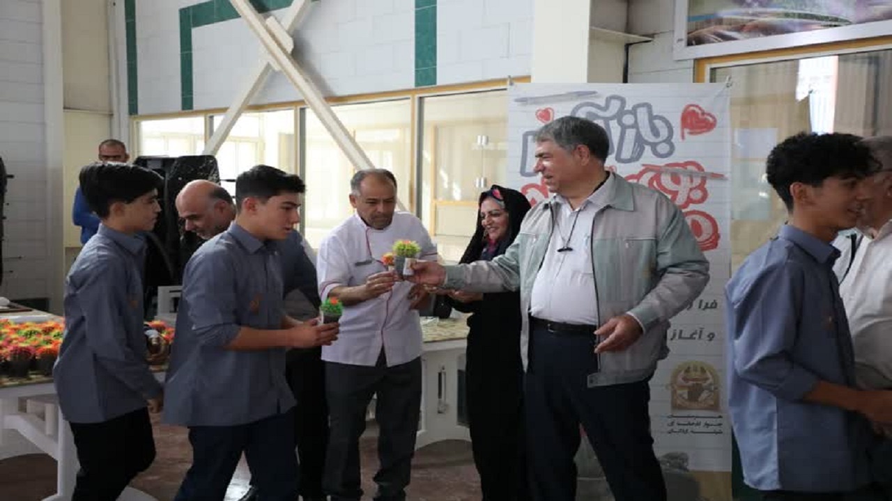نواخته شدن زنگ هنرستان جوار کارخانه‌ شیشه اردکان