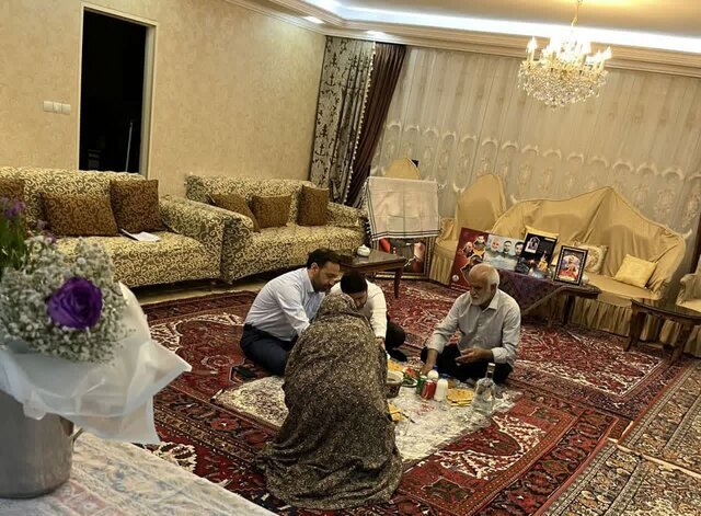 شهید مالک شریعتی در منزل شهید اجاقی